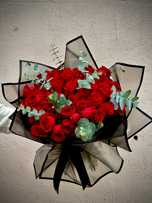 Ramo de 50 Rosas y Dollar